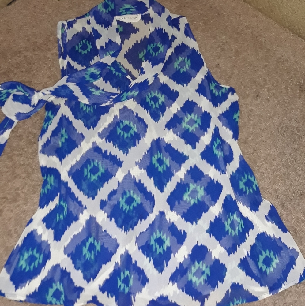 Peach Love Cream California (Size M) Blue & White Semi-Sheer Print Top